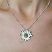 Colgante Eguzkilore de plata 925 reciclada hecho a mano con diseño moderno unisex